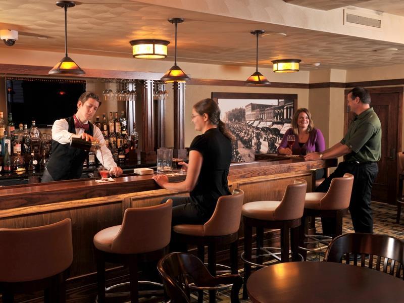 The Historic Park Inn Hotel Mason City Restaurant photo