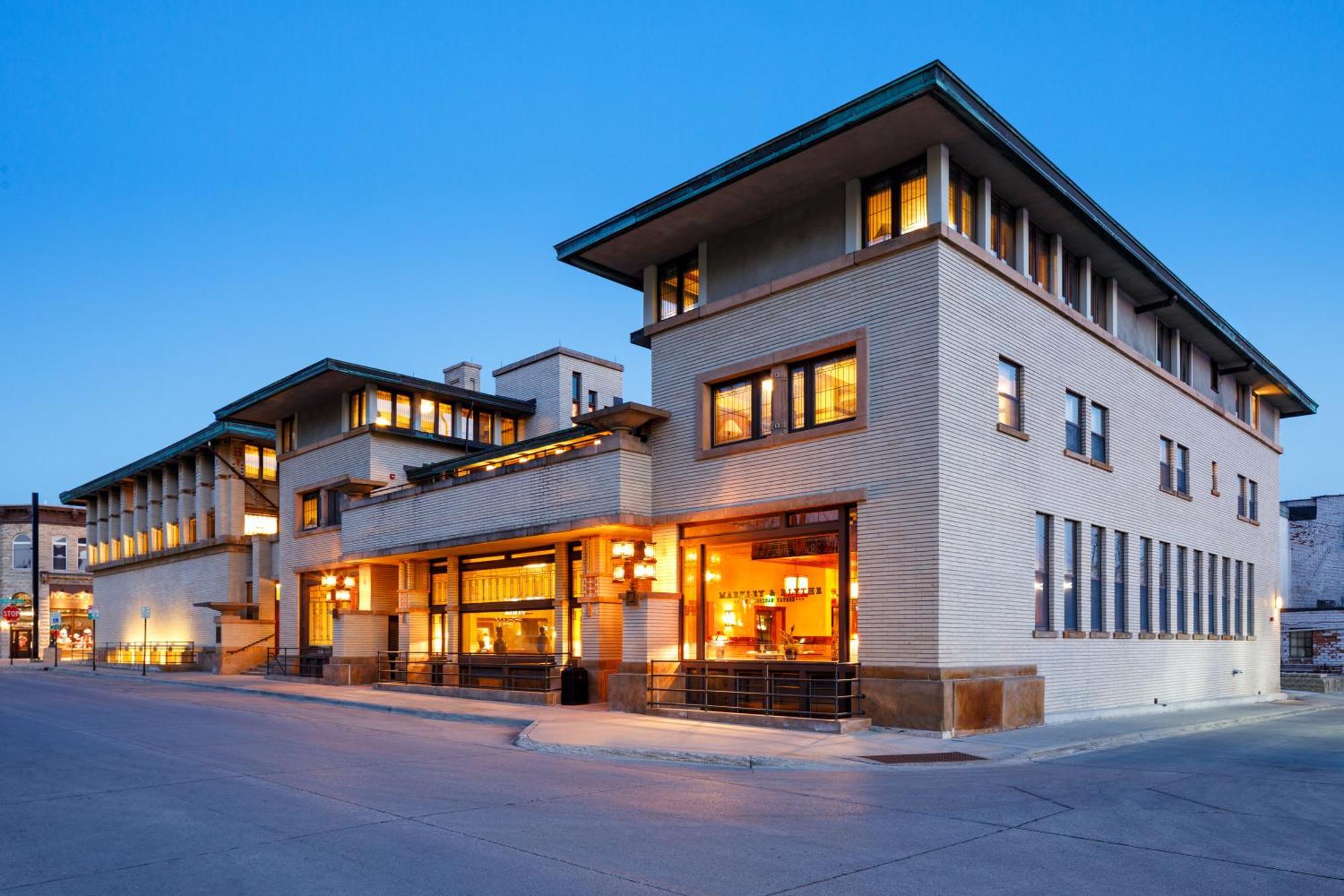 The Historic Park Inn Hotel Mason City Exterior photo