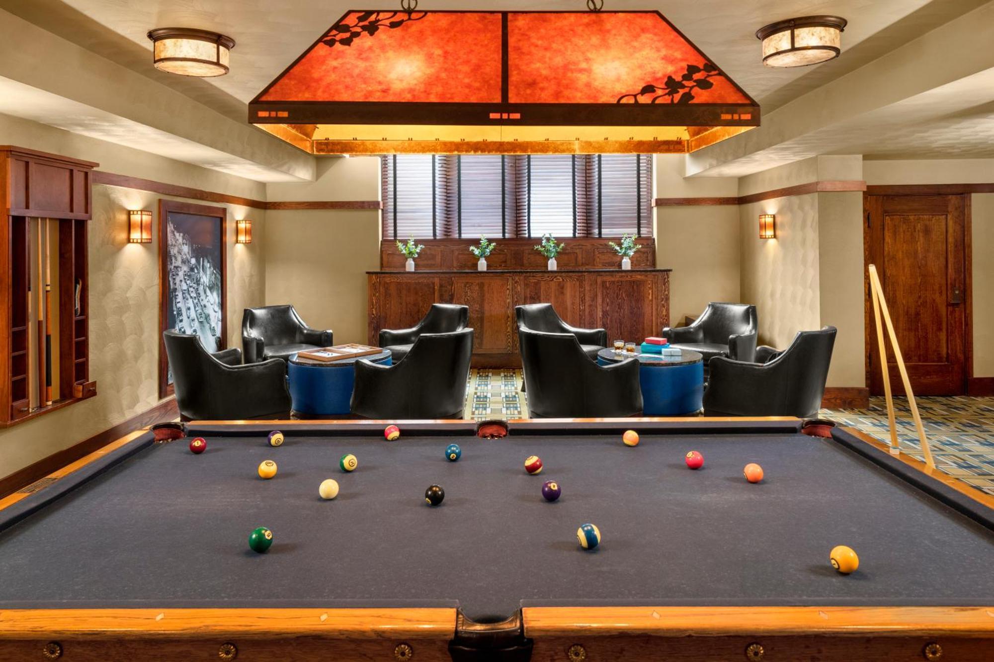 The Historic Park Inn Hotel Mason City Exterior photo
