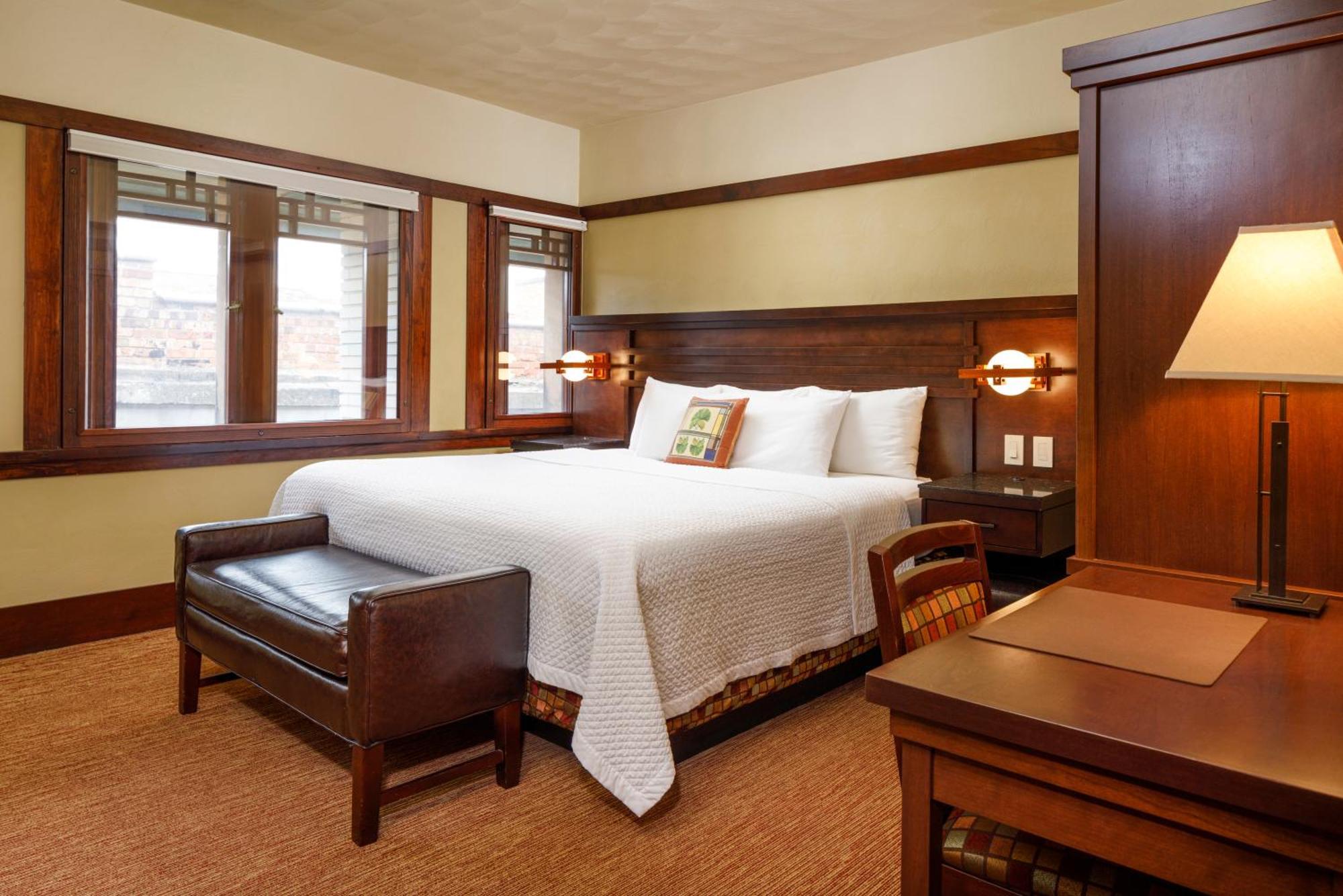 The Historic Park Inn Hotel Mason City Exterior photo