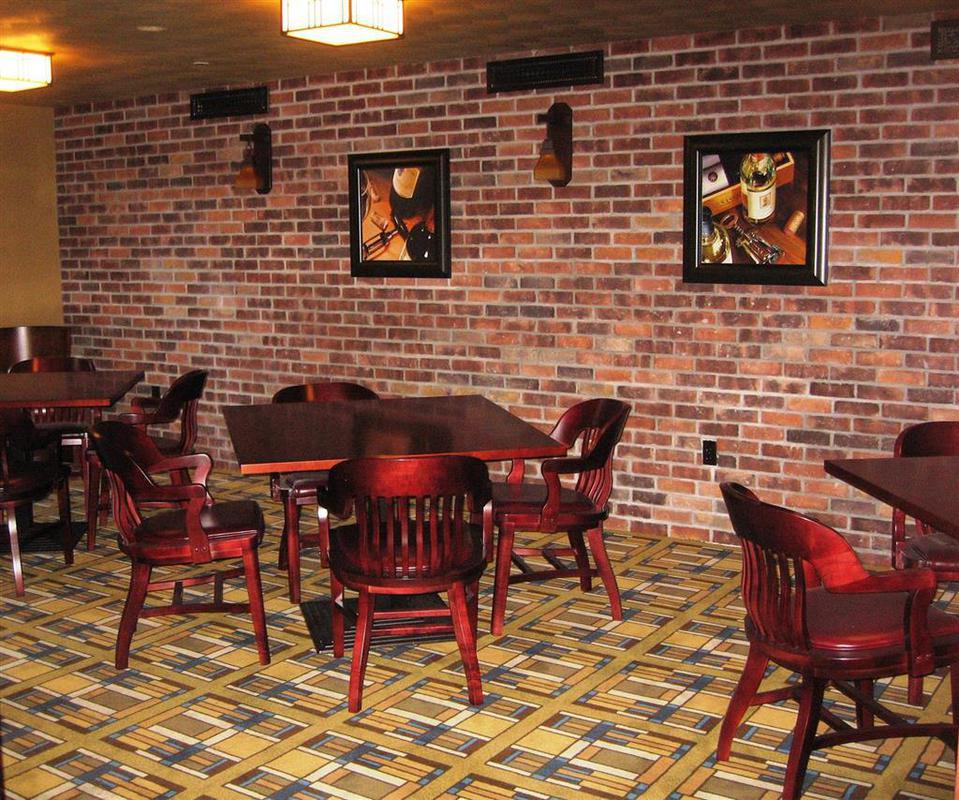 The Historic Park Inn Hotel Mason City Restaurant photo